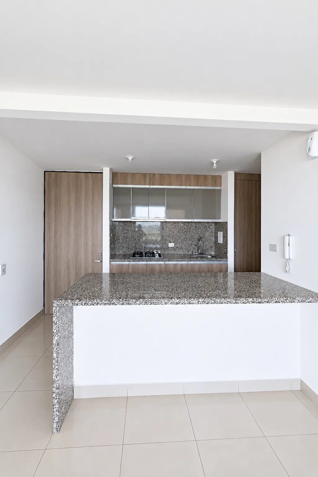 Vida a pie de Alameda del Río, Barranquilla, a la puerta del apartamento