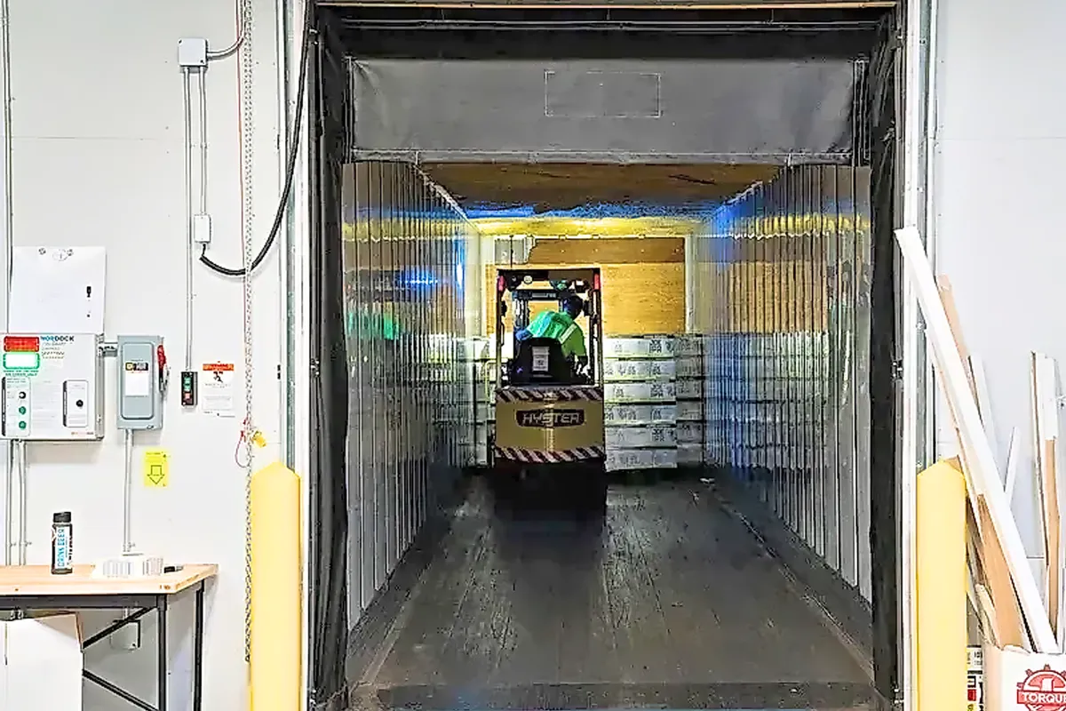 Directo al libramiento: el entorno de la nave industrial en Tlacote El Bajo, Santiago de Querétaro