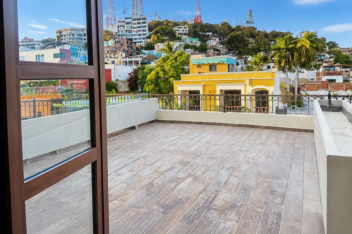 Terraza del departamento con vista hacia Olas Altas, Centro Histórico de Mazatlán