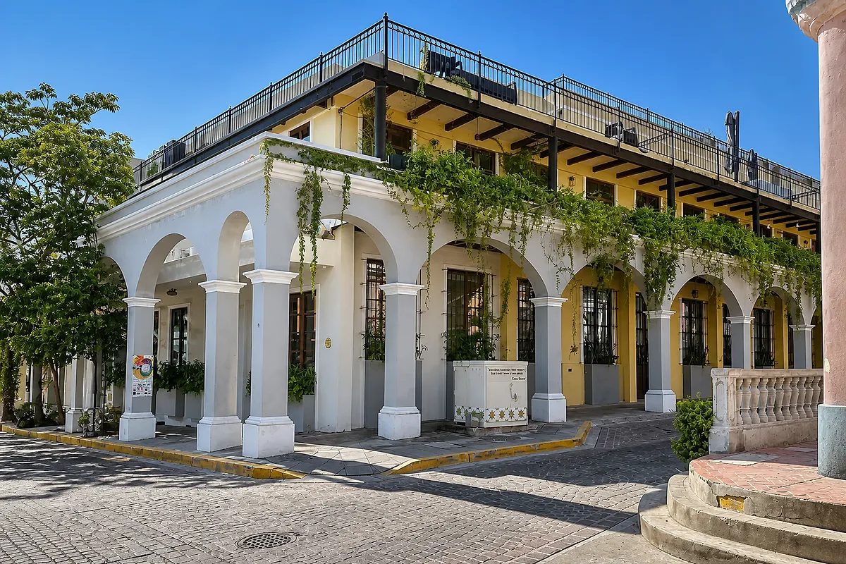 Departamento de dos recámaras en el Centro Histórico de Mazatlán, con terraza y vista hacia Olas Altas